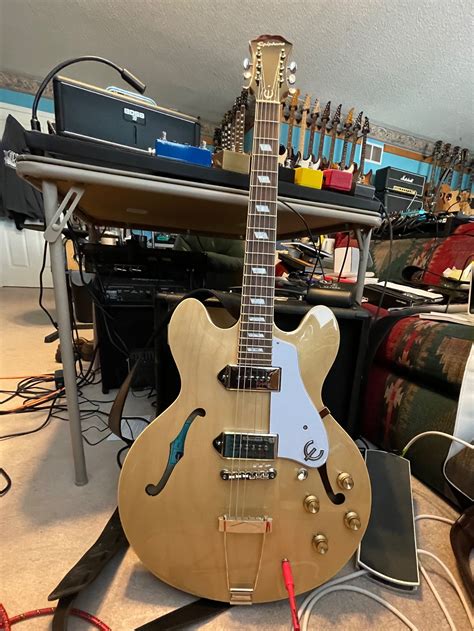 First Look : Epiphone Casino — That Guitar Lover.